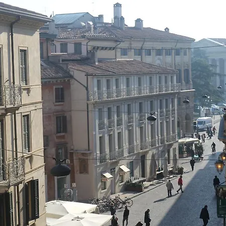 Casa Di Lucia Bed & Breakfast 2*